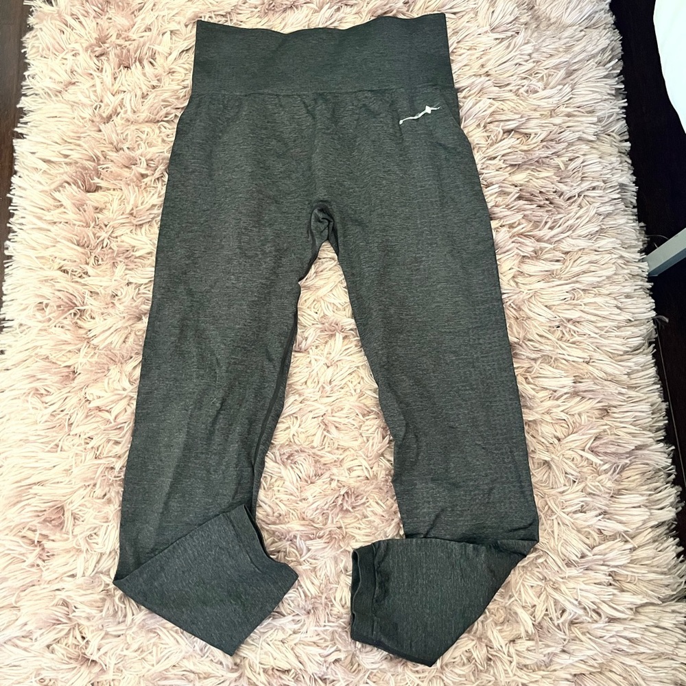 Grey leggings